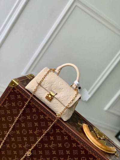 **Rectangular Cream with Gold Chain LV-025**
